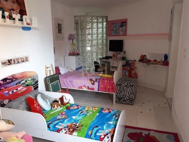 Imagem Casa com 4 dormitórios no bairro Vila Nova