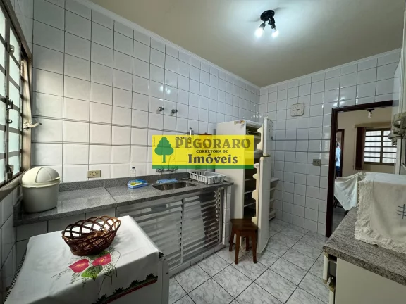 Imagem Casa à venda em Caraguatatuba-SP, bairro Caputera: 3 quartos, 2 suítes, 2 salas, 4 banheiros, 4 vagas de garagem. Venha conferir!