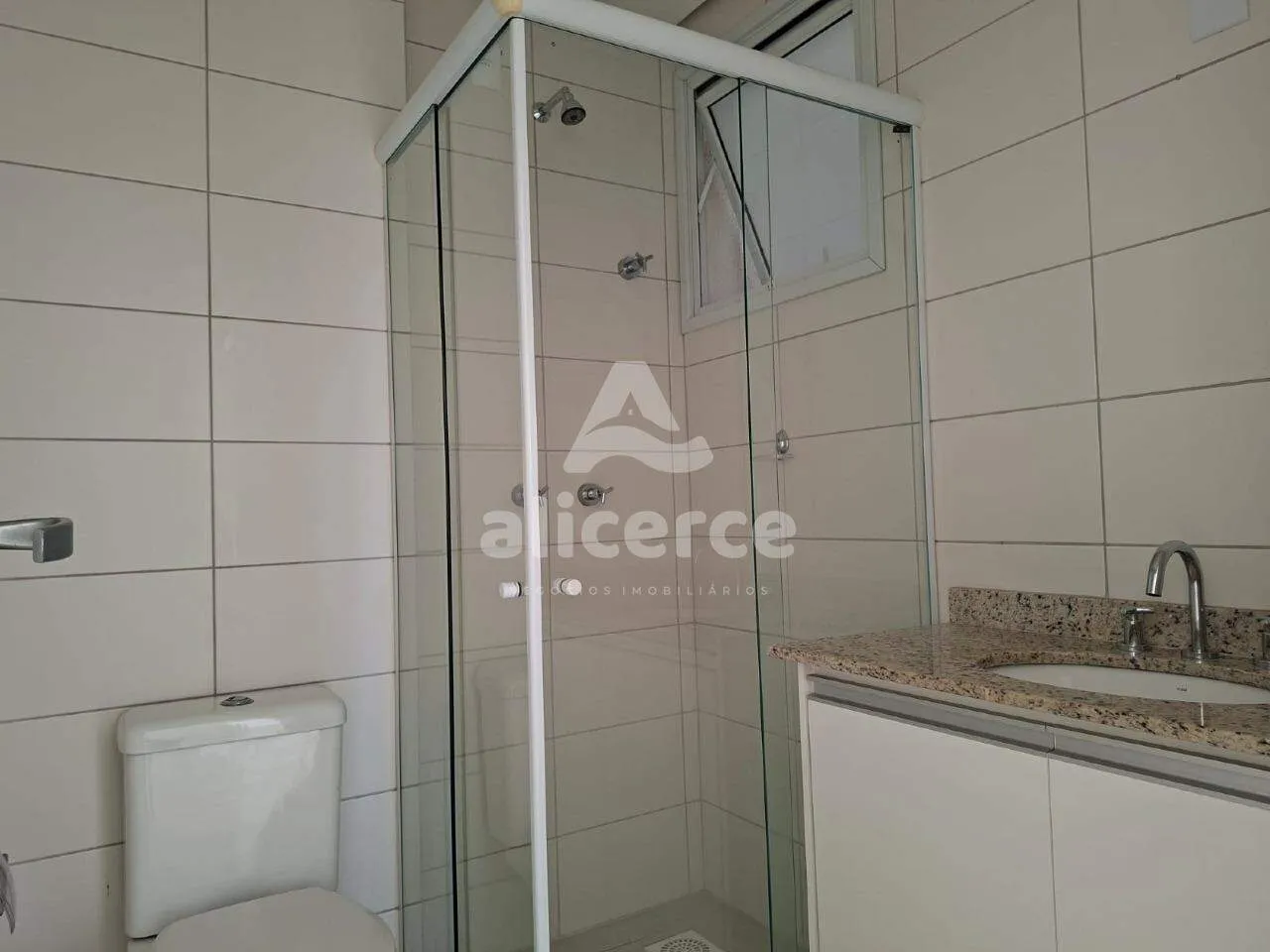 Imagem Apartamento à venda com 02 dormitórios sendo 01 suíte com 74 m² no bairro Kobrasol - São José - SC.