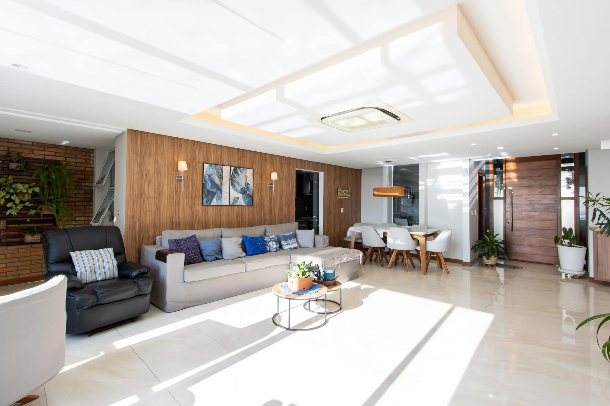 Imagem Casa 4 dormitórios com elevador
