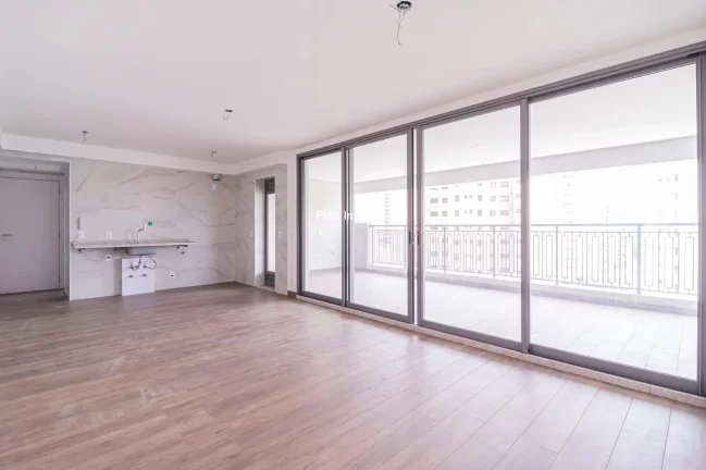 Foto do imóvel Apartamento à venda na Vila Mariana com 4 quartos sendo 2 suítes, 2 vagas de garagem.