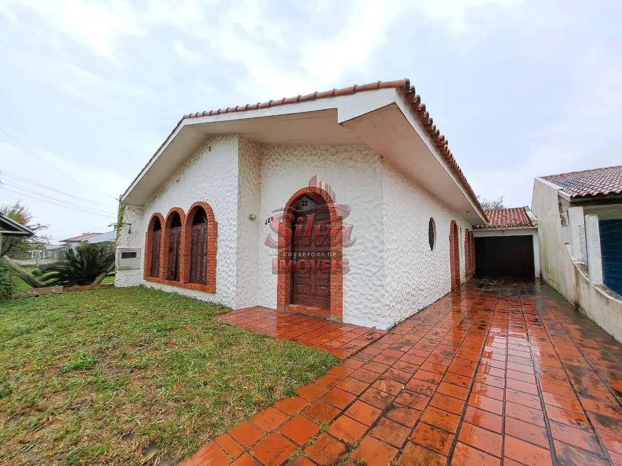 Imagem Casa com 3 Suítes a 120m do Mar