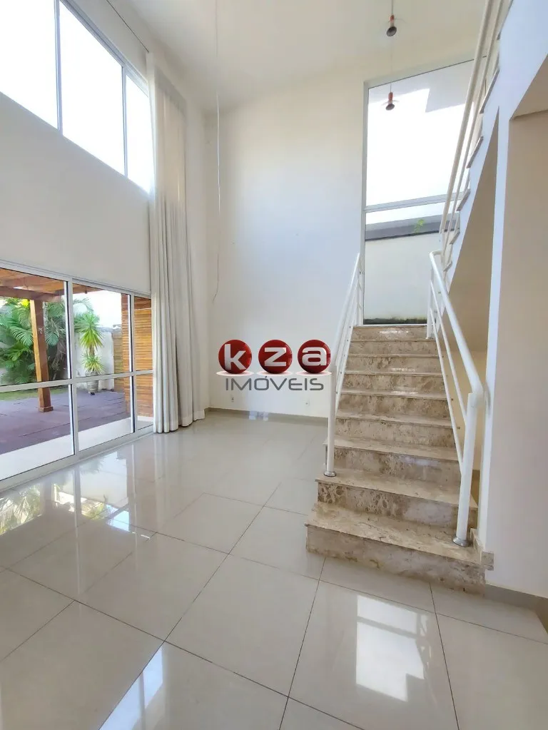 Imagem Venda ou aluguel. Condomínio em Valinhos-SP: Casa com 3 Suítes, 2 Salas e 220m² de Área Privativa!
