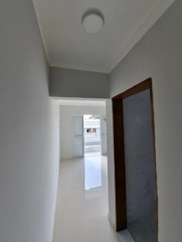 Imagem VENDA DE SOBRADO NOVO NO JARDIM PLANALTO, EM ARUJÁ/SP, 115m² com 3 suítes, sala ampla com led, área gourmet com churrasqueira e 02 vagas. CONSULTE-NOS