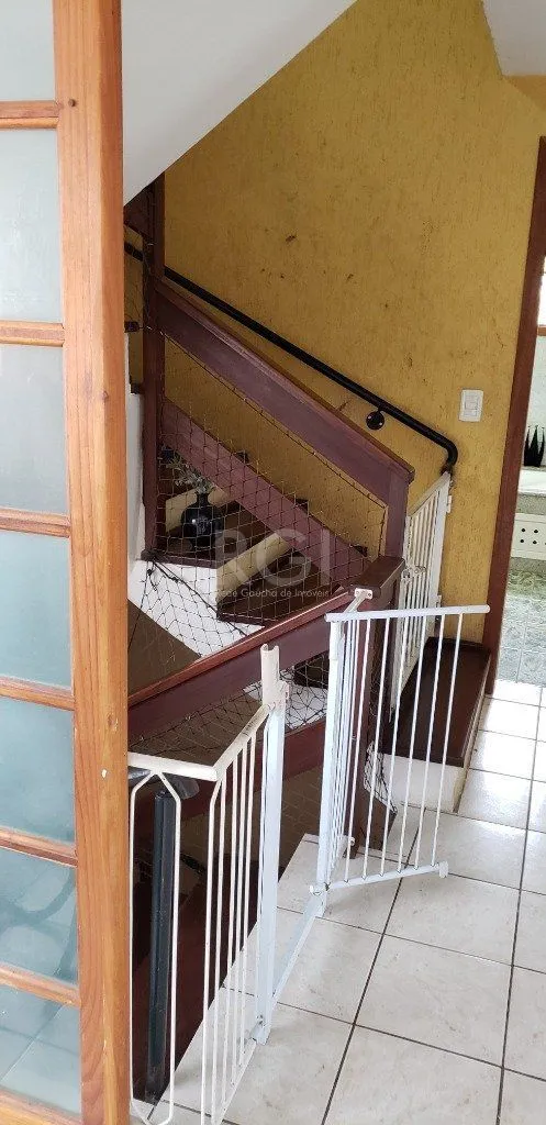Imagem Casa para Venda - 200m², 8 dormitórios, 5 vagas - Teresópolis