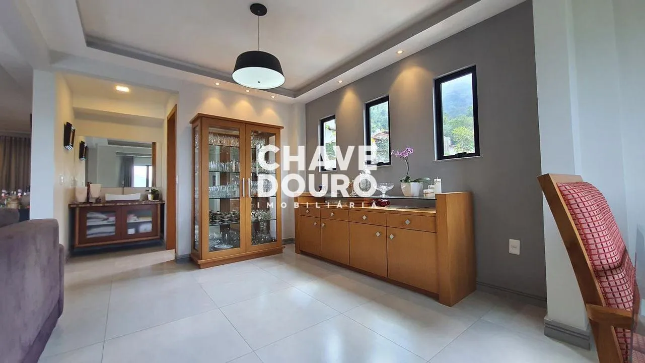 Imagem Casa moderna com 3 suítes próxima do bairro do Alto, para venda em Teresópolis RJ