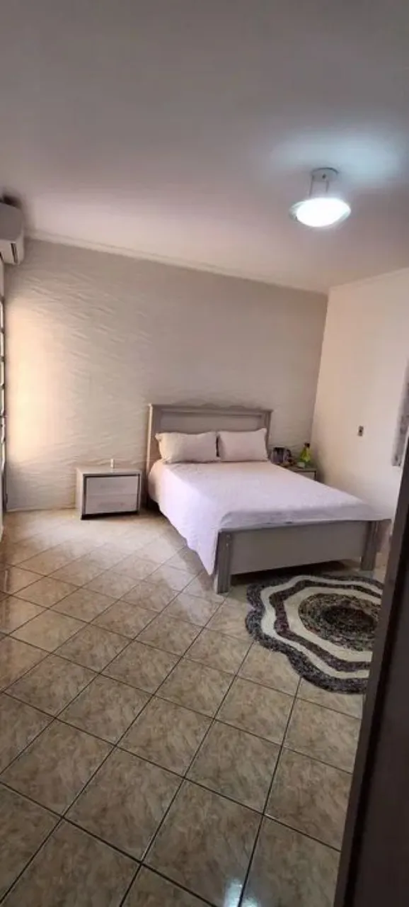 Imagem Imperdível Casa Comercial à Venda em Cidade], Bairro]: 3 Quartos, 1 Suíte, 1 Sala, 2 Banheiros, 5 Vagas, 256m²!