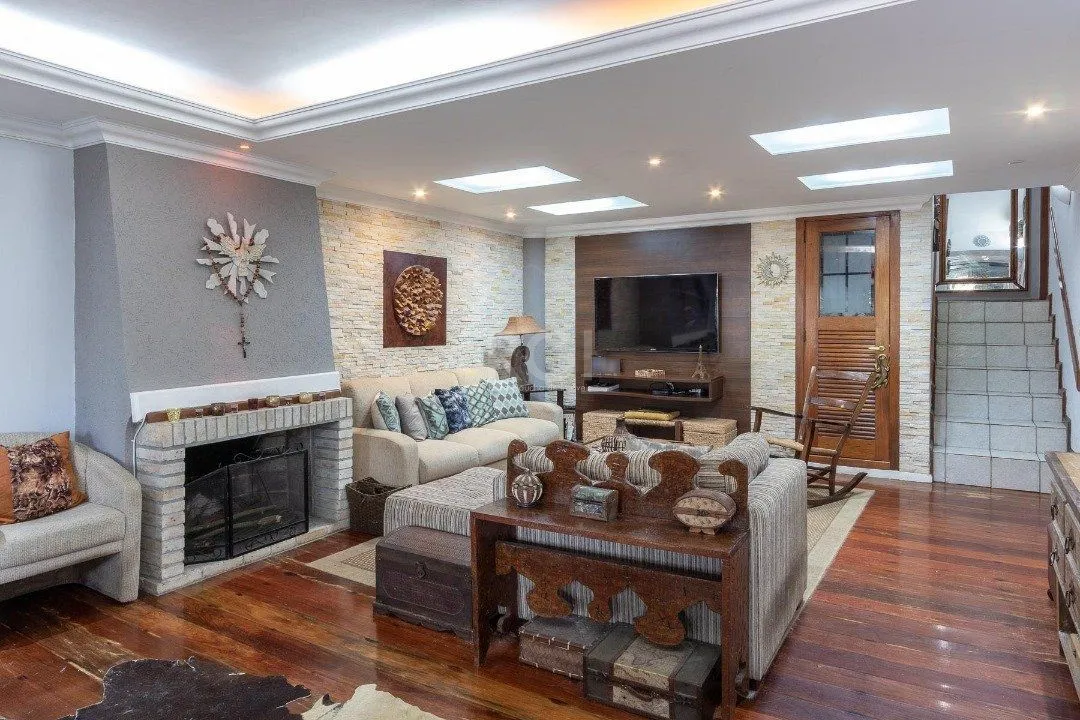 Imagem Casa para Venda com 3 dormitórios, sendo 1 suites e 4 vagas no bairro Ipanema