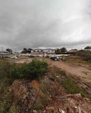 Imagem Área em Pinhais PR, murada e aterrada, contendo 5.000 metros quadrados