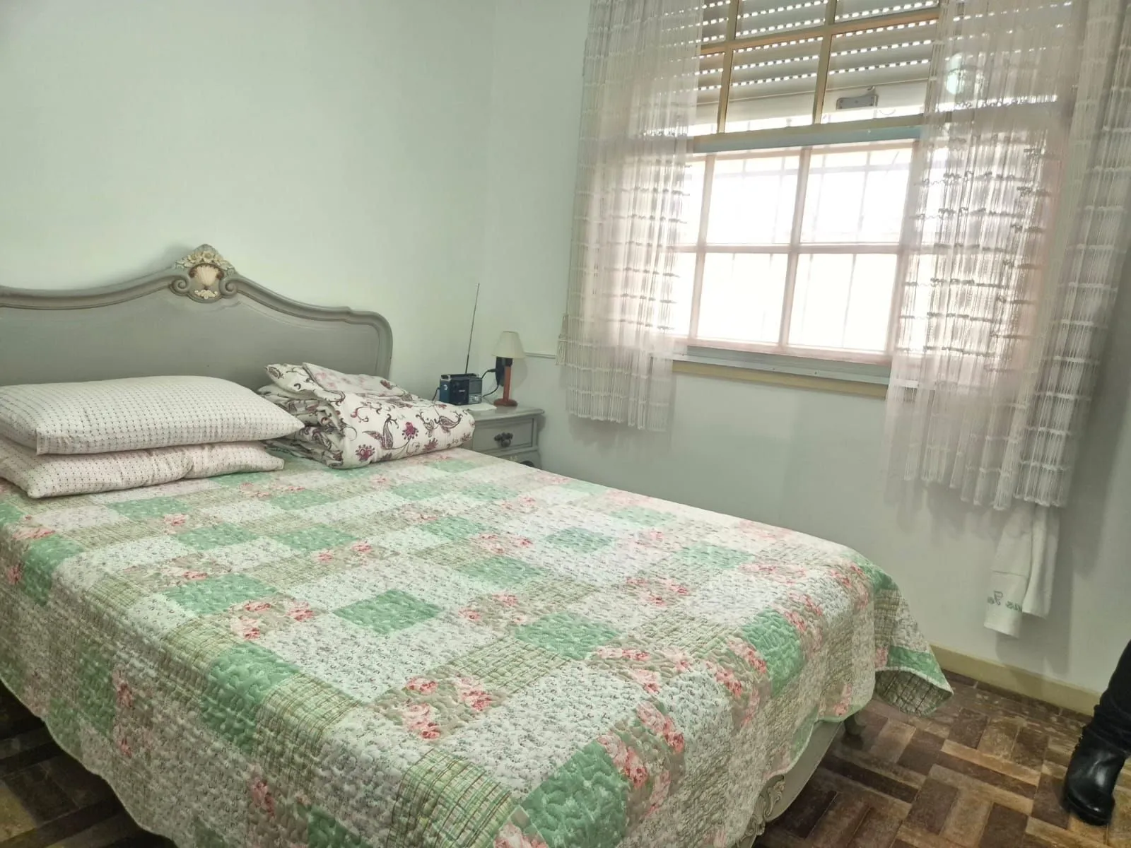 Imagem Terreno com 2 casas, totalizando 434,72m2. Excelente lotalização no coração do Menino Deus