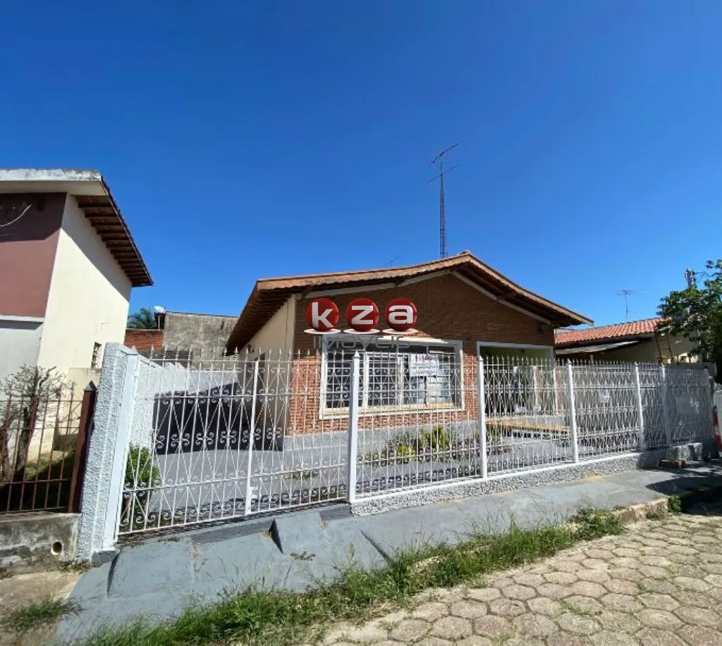 Imagem Oportunidade única: Casa comercial à venda ou locação no Centro de Vinhedo-SP, 2 quartos, 2 salas, 1 banheiro, 3 vagas, 134 m².