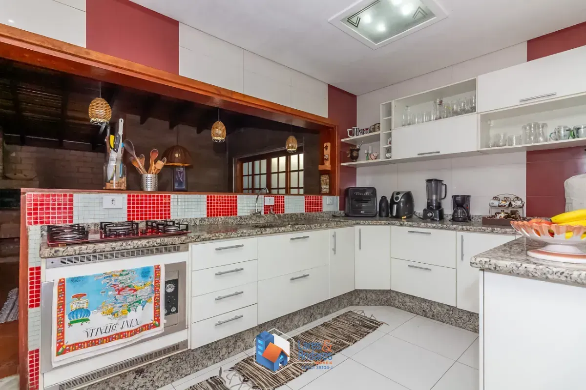 Imagem Sobrado para venda em Jardim Regina com 3 quartos, sendo 1 suíte, 224m²