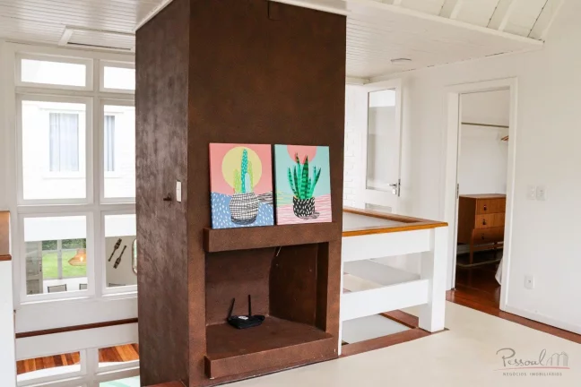 Imagem Casa reformada, mobiliada e decorada na Av Buzios em Jurere Internacional. Localizada em frente ao H...