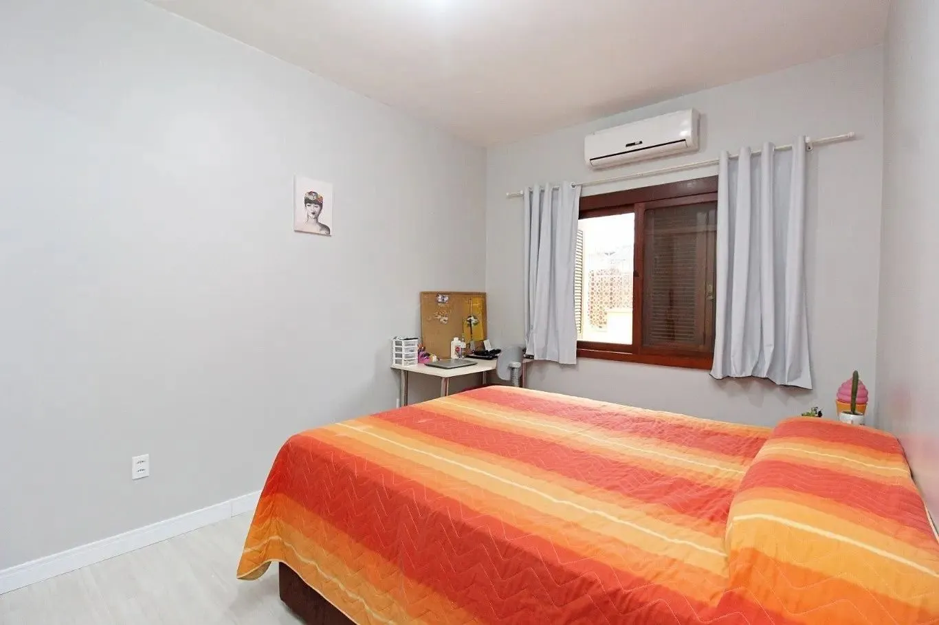 Imagem Casa térrea com edícula e salão de festas próximo ao Iguatemi
