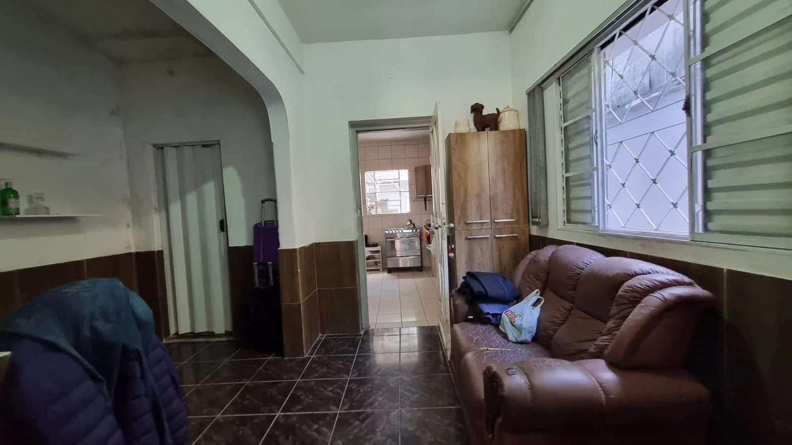 Imagem Casa Residencial de 2 pisos com 3 dormitórios , 2 banheiros + 1anexo com 2 aptos JKs , construído nos fundos do terreno no bairro Cidade Baixa/Azenha em Porto Alegre/RS.
