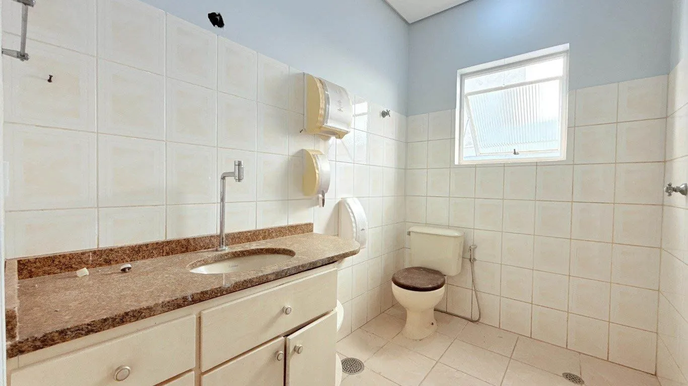 Imagem CASA 230m² 5 QUARTOS/SALAS, 3 VAGAS DE GARAGEM - USO RESIDENCIAL OU COMERCIAL