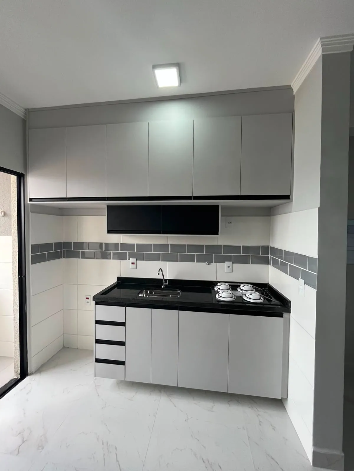 Imagem Apartamento à venda no Mirante Ipanema, Caguassu, com 46m², 2 quartos, varanda, andar alto, piscina e lazer completo. Aceita financiamento e FGTS.