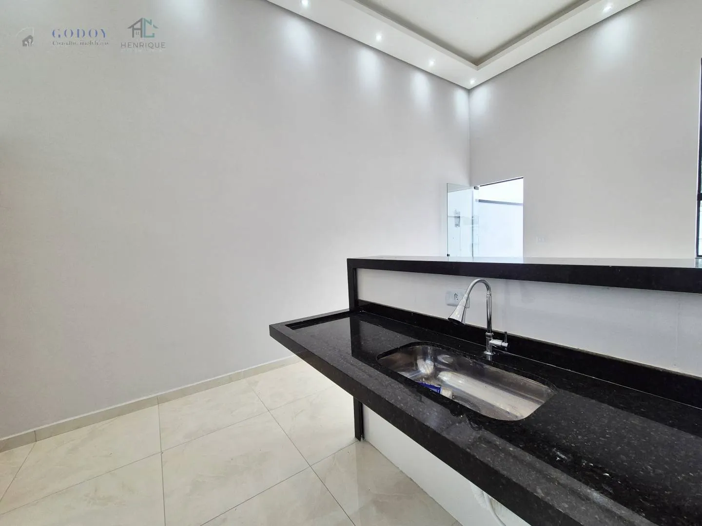 Imagem Casa moderna com excelente padrão de acabamento e localização privilegiada.