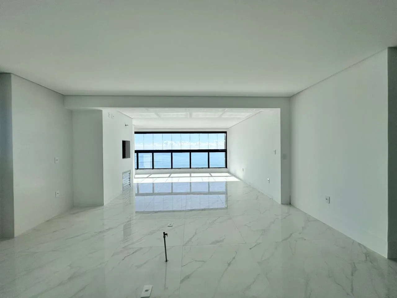 Imagem Apartamento com vista para o mar à venda com 208m2 por R$ 5.700.000,00