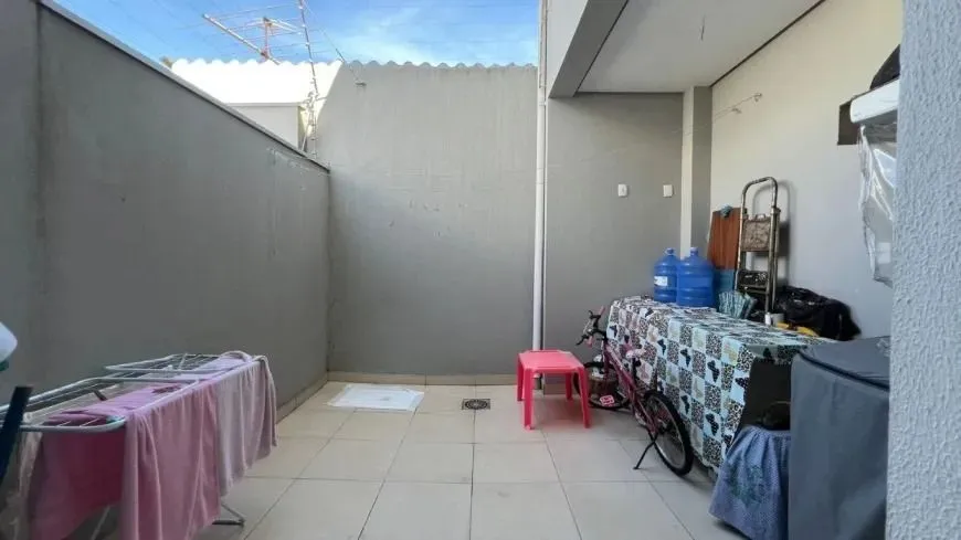 Imagem Casa a venda no bairro São José com 2 quartos / 2 suítes / 3 banheiros