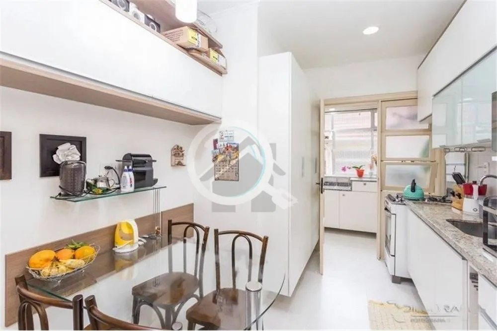 Imagem Explore uma rara oportunidade de residir no coração do prestigiado bairro Moinhos de Vento, em Por...