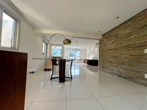 Imagem EXCELENTE APARTAMENTO NO ATIRADORES COM 3 SUÍTES E 3 VAGAS DE GARAGEM