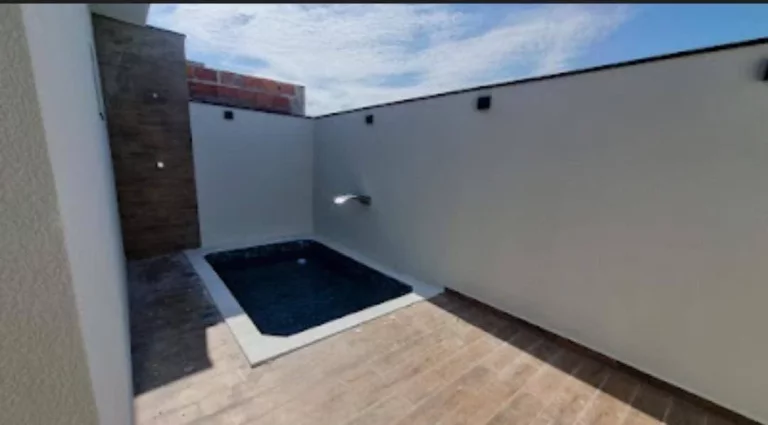 Imagem CASA COM PISCINA 03 DORMITÓRIOS CONDOMINIO HORTO FLORESTAL VILLAGIO