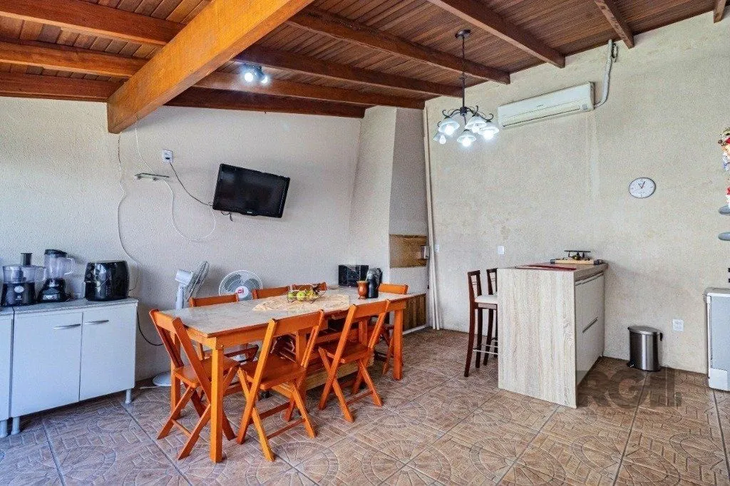 Imagem Casa de 3 dormitórios no bairro Cavalhada