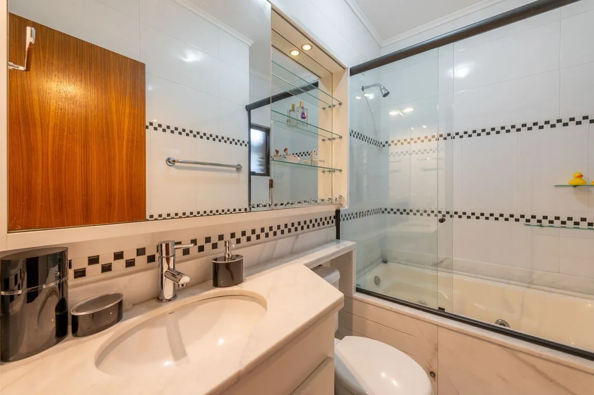 Imagem Apartamento de 4 dormitorios á Venda no Passo da Areia - Porto Alegre