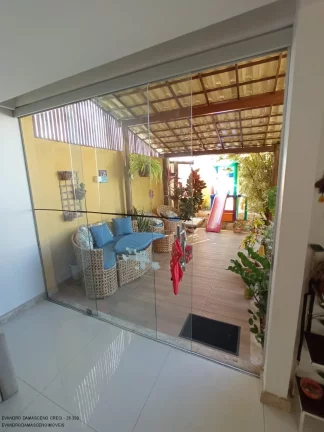Imagem Casa de luxo em condomínio à venda em Pitangueiras, Lauro de Freitas-BA: 5 quartos, 3 suítes, 3 salas, 1 banheiro, 2 vagas, 160m²!