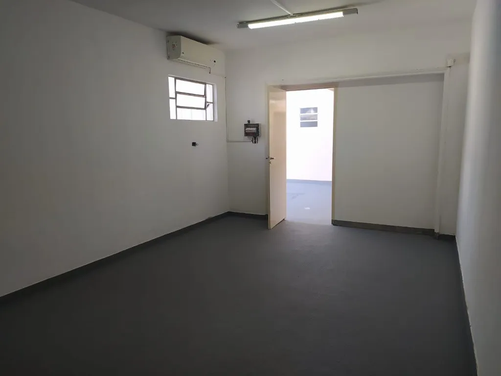 Imagem Sobrado Comercial de Alto Padrão no Butantã: 3 Quartos, 1 Suite, 5 Banheiros, 8 Vagas de Garagem, 300m² - São Paulo-SP