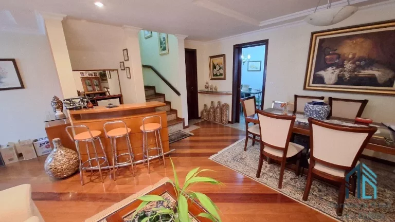 Imagem Casa com edícula, 04 quartos sendo 2 suítes, amplo terreno fundos, no Atuba em Curitiba PR