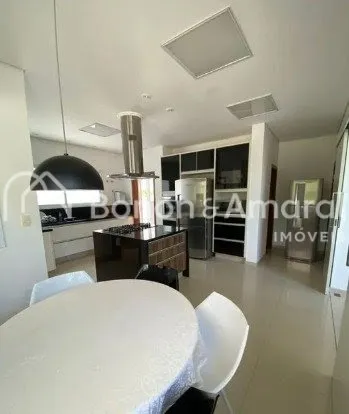 Imagem Casa de Condomínio com 4 Quartos e 6 banheiros à Venda, 481 m² por R$ 3.900.000