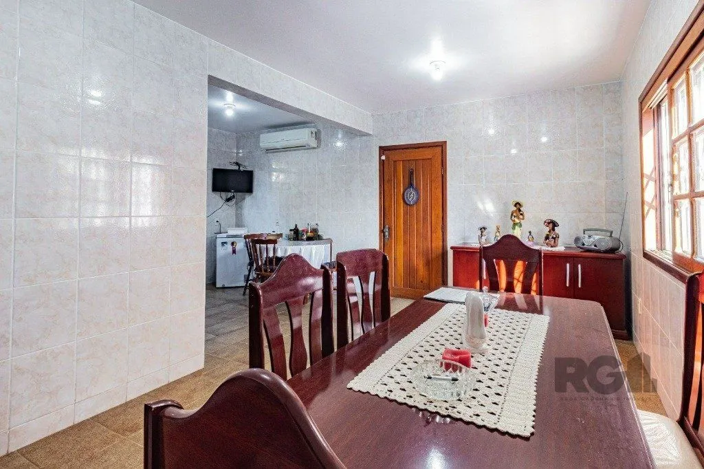 Imagem Casa com 267m², 3 dormitórios, 1 vaga no bairro Tristeza