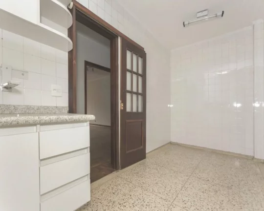 Imagem Apartamento com armários, amplo living para 2 ambientes, lavabo, 3 dormitórios sendo 1 suíte, ban...