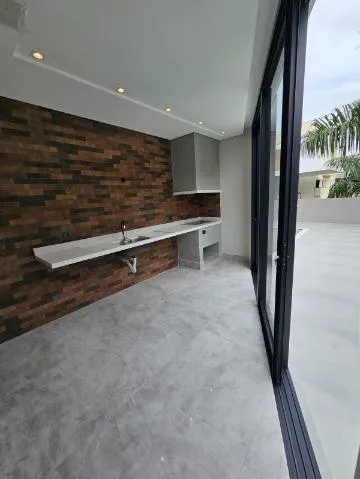 Imagem VENDA DE CASA NO CONDOMÍNIO REAL PARK, EM ARUJÁ/SP, 373m² com 4 suítes amplas, espaço gourmet, piscina e garagem coberta. CONSULTE-NOS.