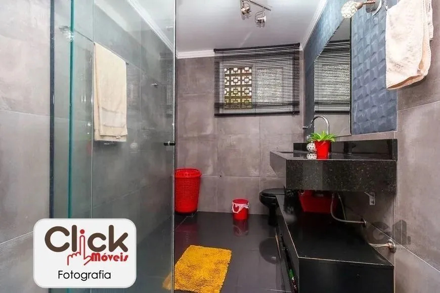 Imagem Apartamento 4 dormitórios, sendo 1 suíte, 193 m² de área privativa e 2 vaga(s) de garagem. Localizado na Rua/Av. Carlos Gomes, no bairro Auxiliadora em Porto Alegre.