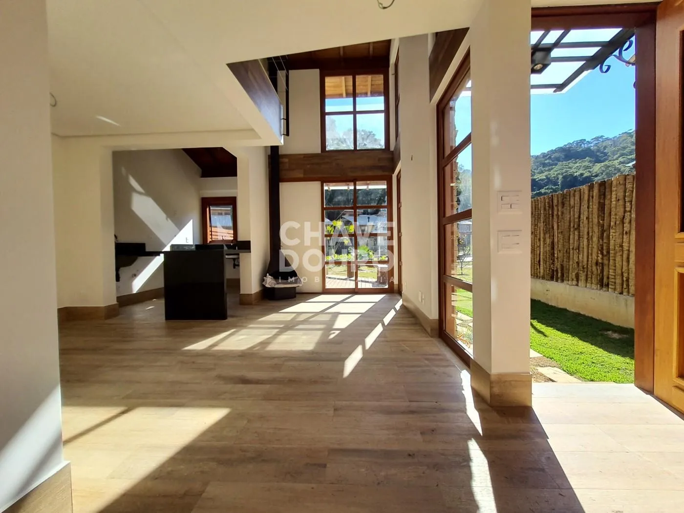 Imagem Charmosa casa em condomínio, para venda em Itaipava, Petrópolis RJ