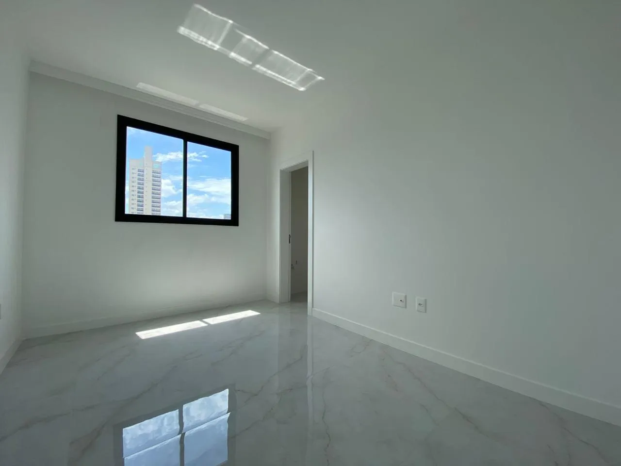 Imagem Apartamento com vista para o mar à venda com 135m2 por R$ 2.550.000,00