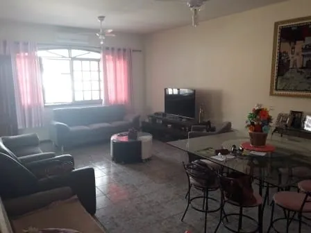 Imagem Casa à venda 3 Quartos, 1 Suite, 3 Vagas, 350M², Crispim, Pindamonhangaba - SP