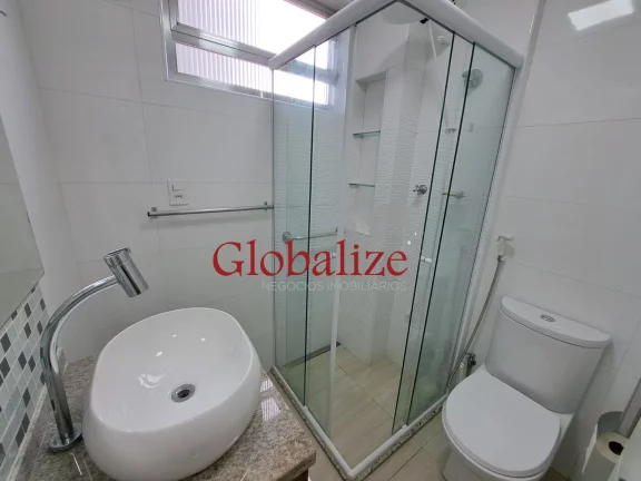 Imagem Apartamento à venda com 55m², 1 quarto, 2 banheiros, dependência, elevador e vaga coletiva or R$460.000,00 no José Menino em Santos