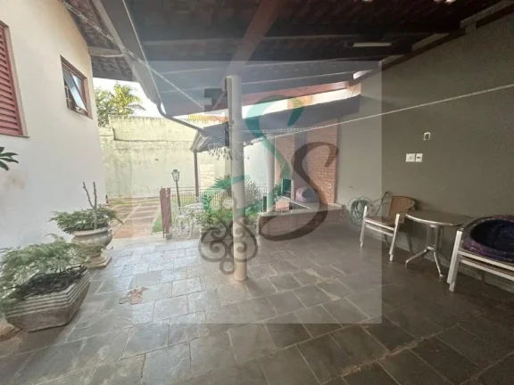 Imagem Venda de casa em bolsão no Parque das Universidades, Campinas. Casa com 4 dormitórios sendo 2 suítes, sala de estar, sala de jantar, jardim de inver