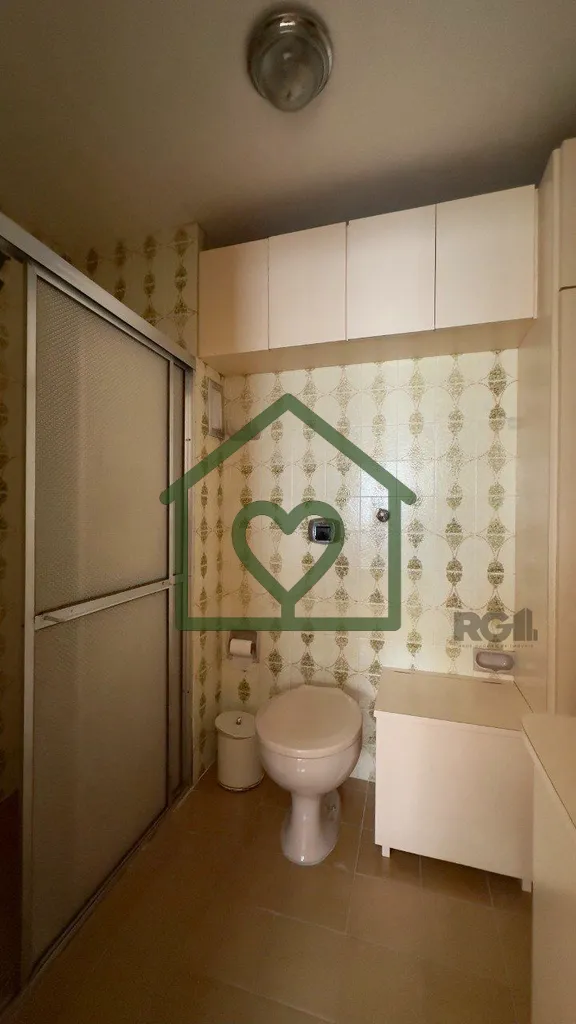 Imagem Apartamento semimobiliado de 38m2, com um dormitório, living para dois ambientes, cozinha ampla com...