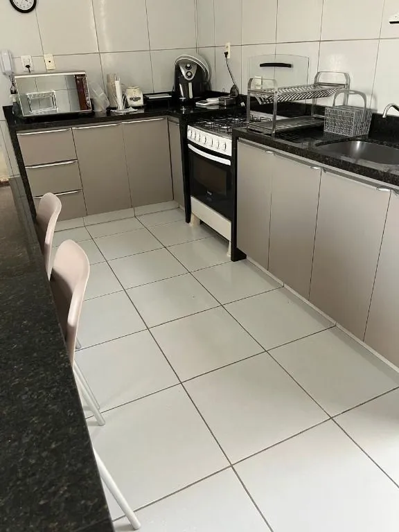 Imagem Casa duplex ampla no Bairro dos Estados, com 7 quartos, 4 suítes, varandas, terraço e excelente localização em João Pessoa.