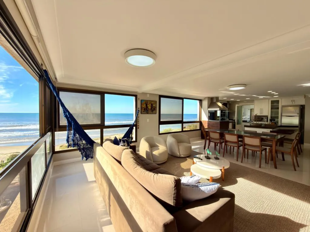 Imagem Apartamento 4Dormitórios dependência - Bairro Navegantes