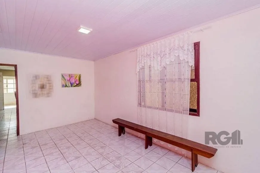 Imagem Excelente casa de 70m² com 3 dormitórios no bairro Sarandi.