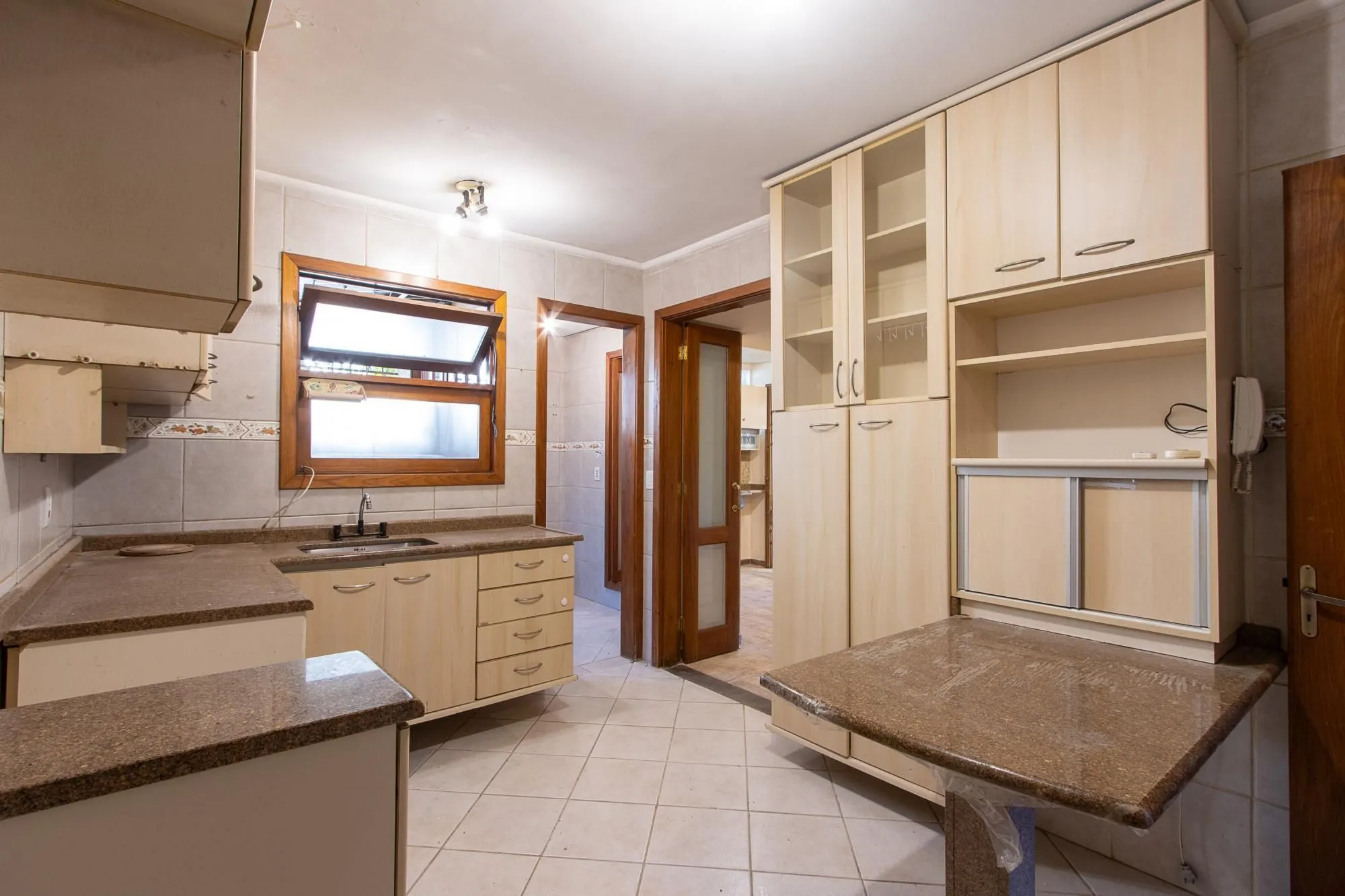 Imagem Casa 3 dormitórios, 1 suíte, 2 vagas - Bairro Camaquã