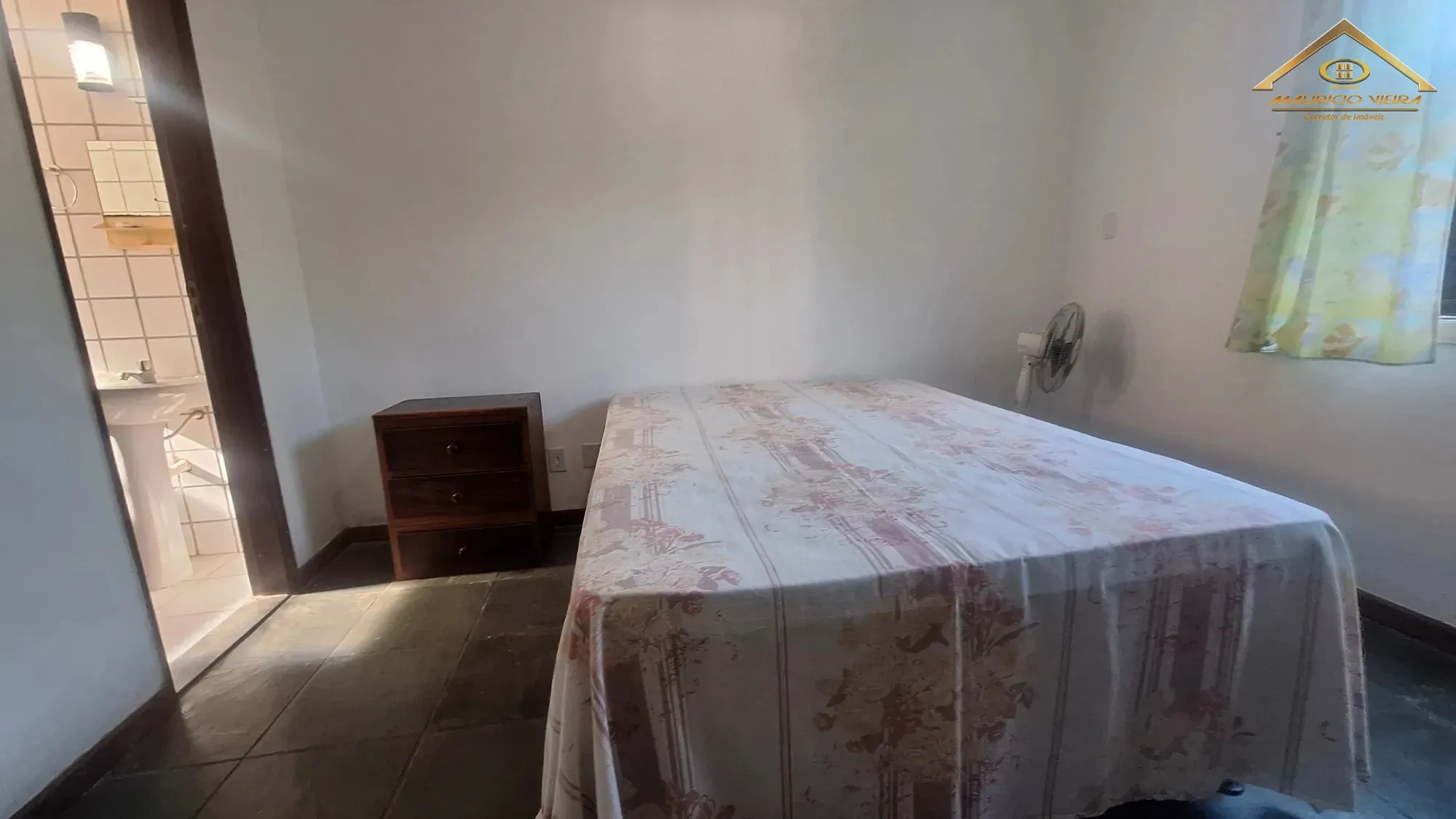Imagem Linda casa na Ogiva, em condomínio fechado, porteira fechada e com preço abaixo do mercado. Em frente ao Clube Náutico.