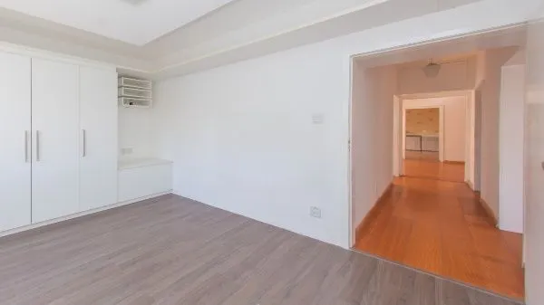 Imagem Vende-se apartamento com 3 quartos (1 suíte), 97 m² e 1 vaga - Bom Fim