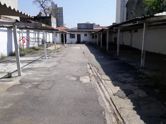 Imagem Terreno para alugar no Cambuci, com 484 metros. Próprio para estacionamento, lava rápido, etc. Todo murado e fechado, com escritório e banheiro.